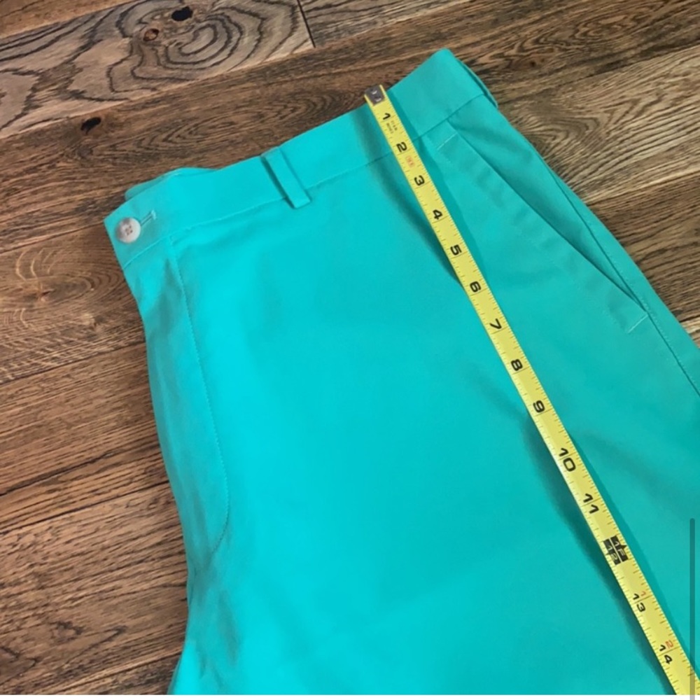 Peter Millar size 38 green shorts